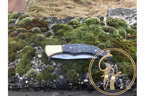 brass_slipjoint_traditional_bohler_k340_63hrc_corian_handle_brass_pins