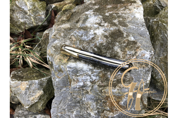 brass_slipjoint_traditional_bohler_k340_63hrc_corian_handle_brass_pins_4