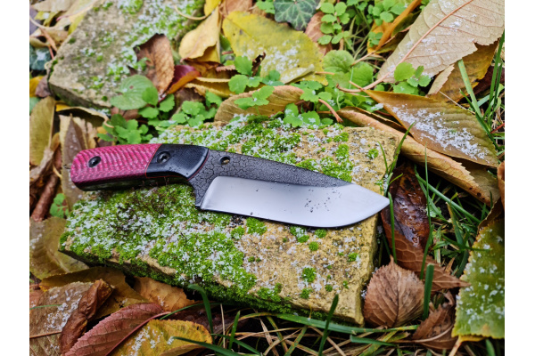 juggernaut_bicolor_n690_dcy_pvd_coating_red_twill_micarta_kydex_bushcraft_knife_2