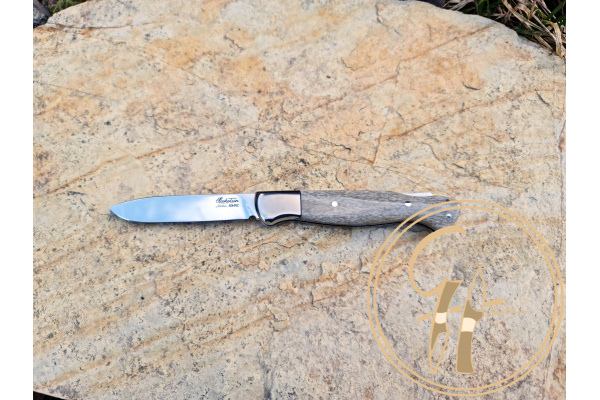 serpent_backlock_folding_knife_titanium_liner_bolser_giraffe_leg_bone_handle_sb1_niolox_blade